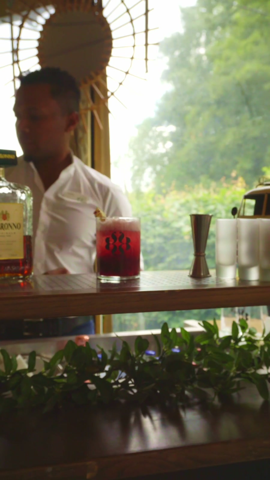 A bartender preparing a drink at Holiday Inn Brussels Airport